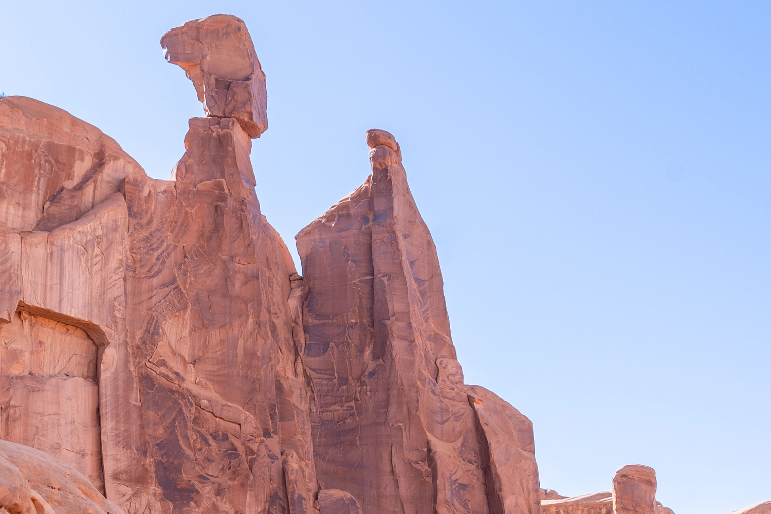Balancing rock in Arches National Park - Moab, Utah