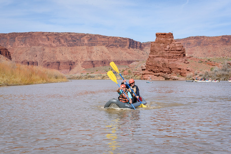 Double kayak paddling on the Colorado River - Mild to Wild