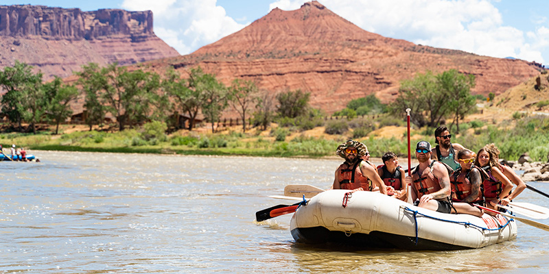 Raft on the colorado river with guests - Castle Valley - Moab Utah - Mild to Wild