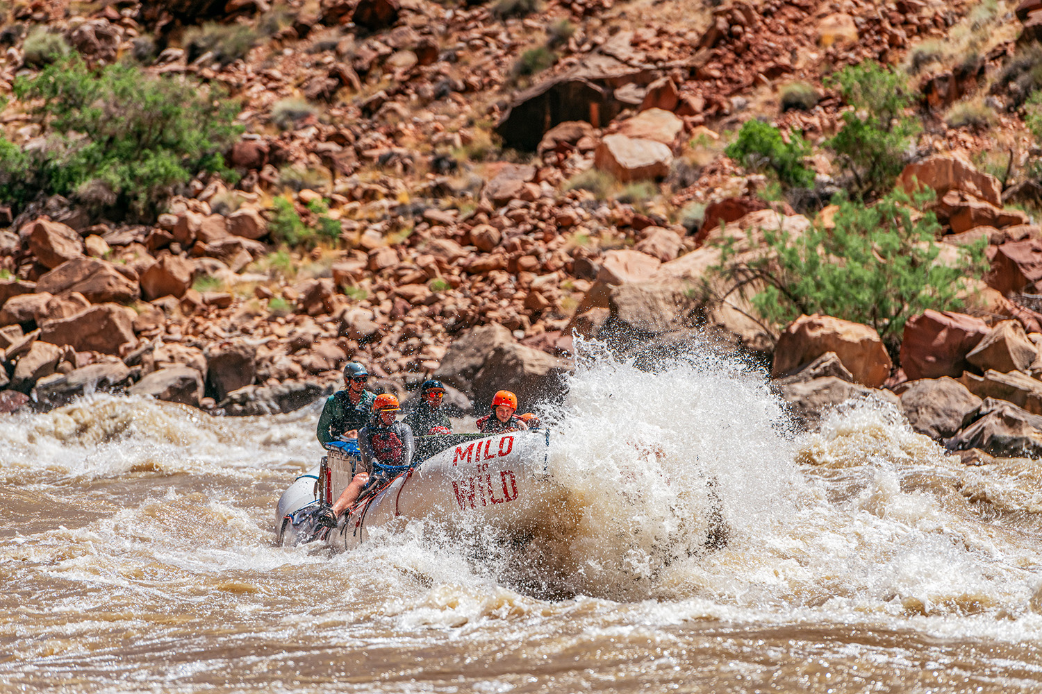 Giant motor rig raft getting splashed in Cataract Canyon