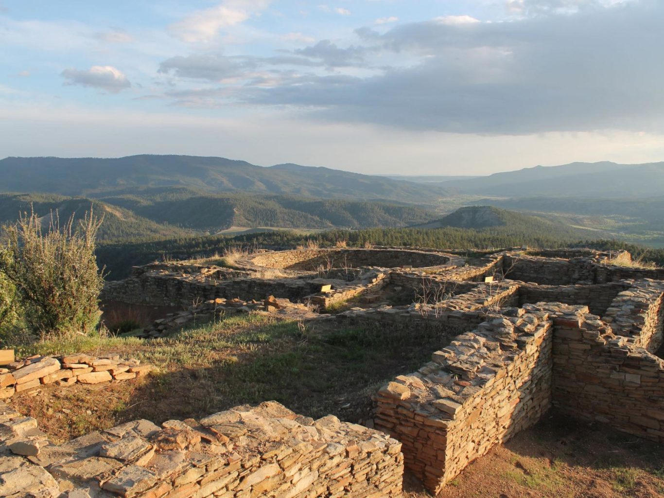 Chimney rock in Mesa Verde - Wide shot