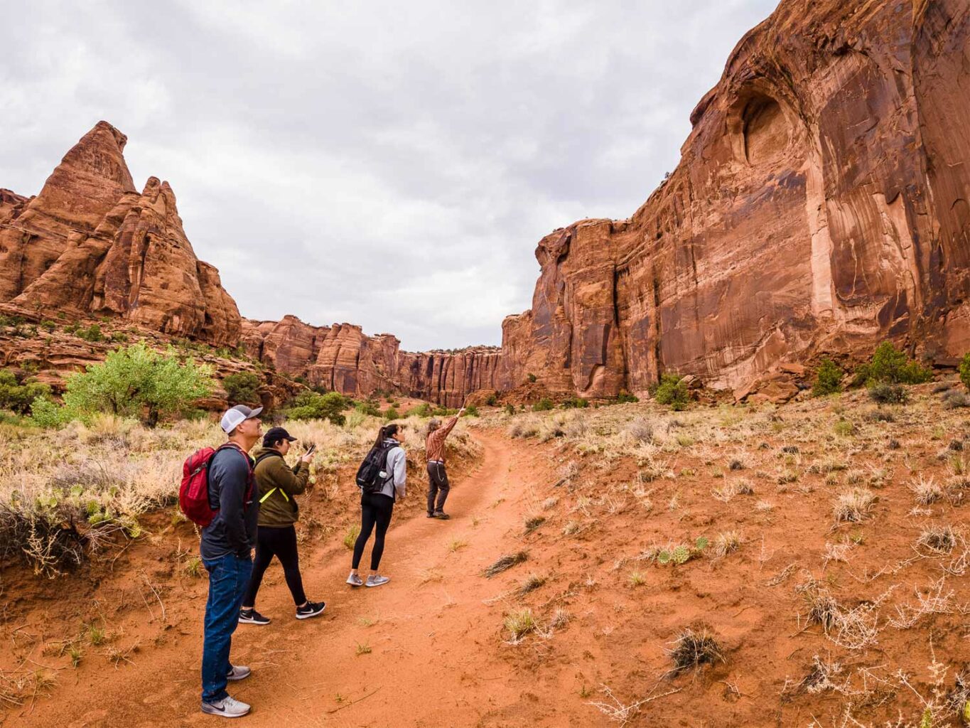 Group Hiking To Lower Gemini Bridges - Moab Jeep Tour - Mild to Wild