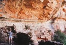 Boyton Canyon Trail Women stand by ruins - Mild to Wild