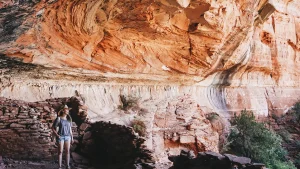 Boyton Canyon Trail Women stand by ruins - Mild to Wild