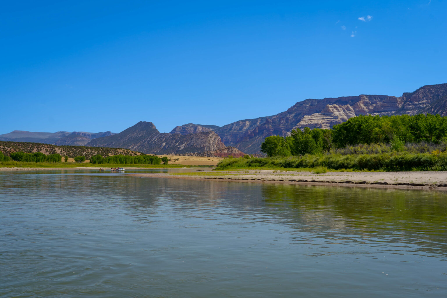 Gates of Lodore - Rainbow Park - Scenic view of mountains and water
