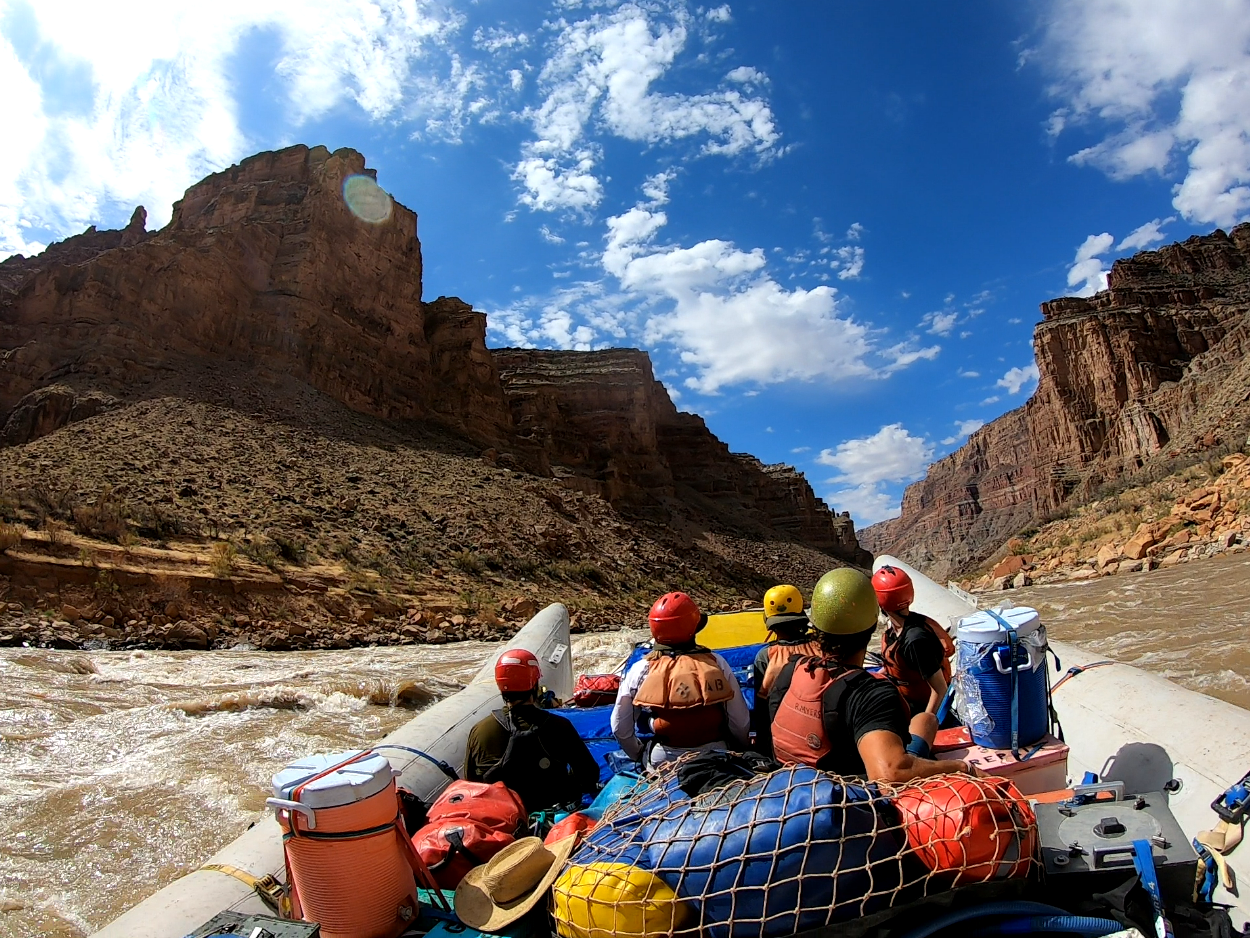 group riding motor rig thought Waterhole Rapid in Cataract Canyon - Mild to Wild