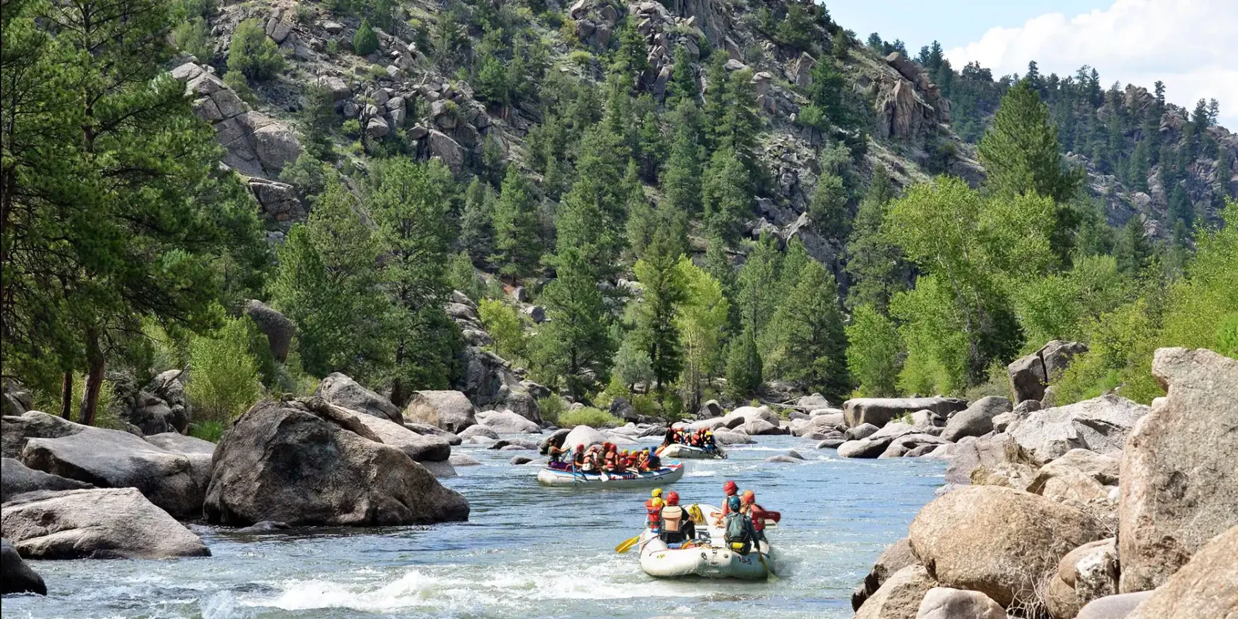 Browns Canyon_landscape with rafts paddling through whitewater